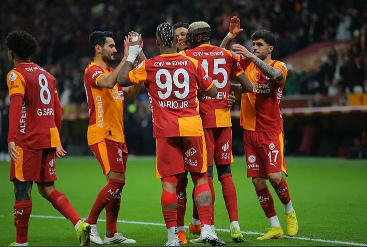 Cimbom rekor üstüne rekor kırıyor: Taraftarlar mağazalara akın etti - Resim: 8