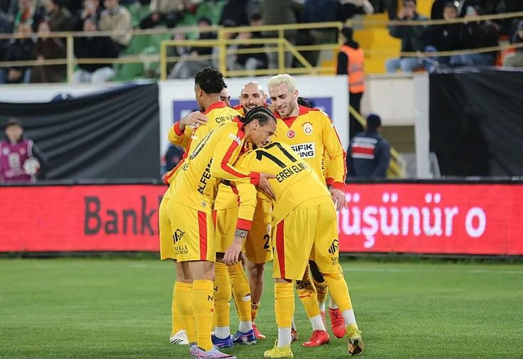 Cimbom rekor üstüne rekor kırıyor: Taraftarlar mağazalara akın etti - Resim: 6