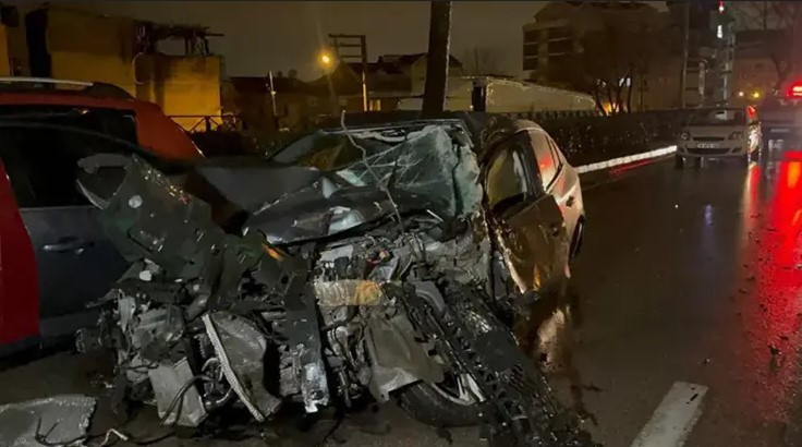 Bursa'da 3 aracın karıştığı zincirleme kazasında: 3 kişi yaralandı - Resim : 1