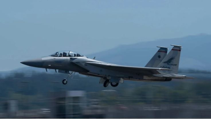 'Savaş kaybetmeyen en güçlü uçak' deniyordu: 3 günde yerle bir oldu - Resim: 4