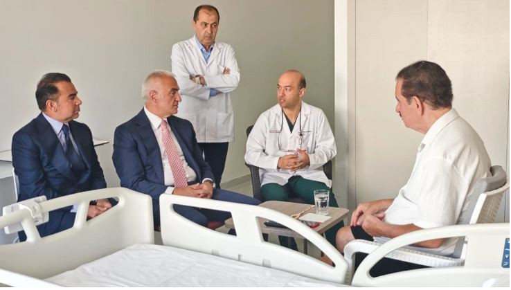 Bakan Ersoy'dan İbrahim Tatlıses'e geçmiş olsun ziyareti - Resim : 1