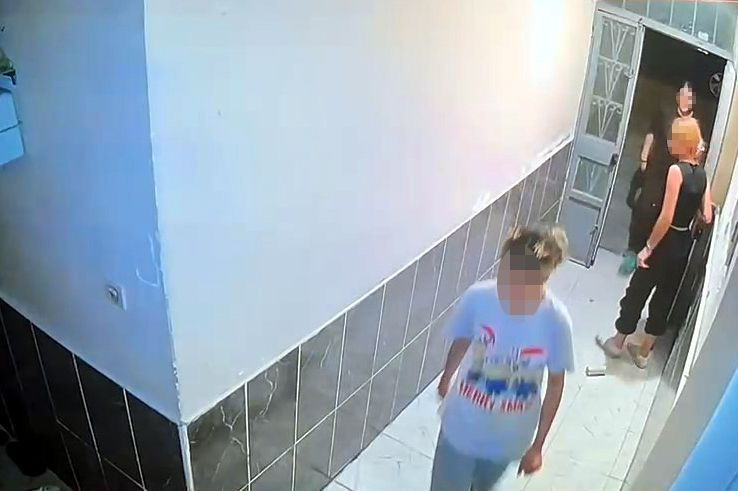 Hem arsız hem inatçı: Ağır gelen klimayı arkadaşıyla gelip böyle çaldı - Resim: 2
