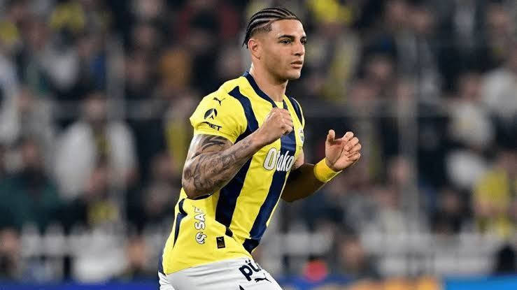 Fenerbahçe'de yönetim neşteri vurdu: 9 futbolcuyla yollar ayrılıyor - Resim: 7