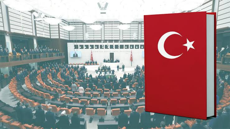 AK Partili Hayati Yazıcı’dan “yeni anayasa” açıklaması: Referanduma gidilecek - Resim : 2