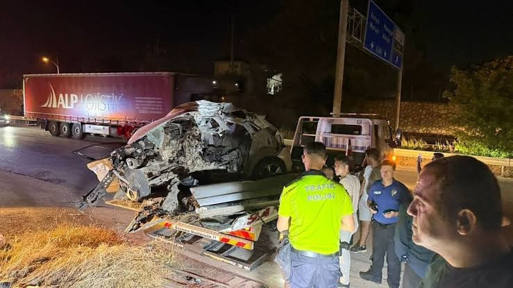 Yardım için kazaya koştu, hayatının acısını yaşadı: Ölen kişinin oğlu olduğunu öğrendi - Resim : 1