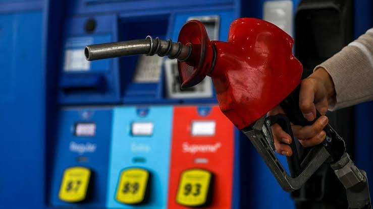 Benzin fiyatlarına 4,30 TL indirim geliyor: Tabelalar değişiyor - Resim : 2
