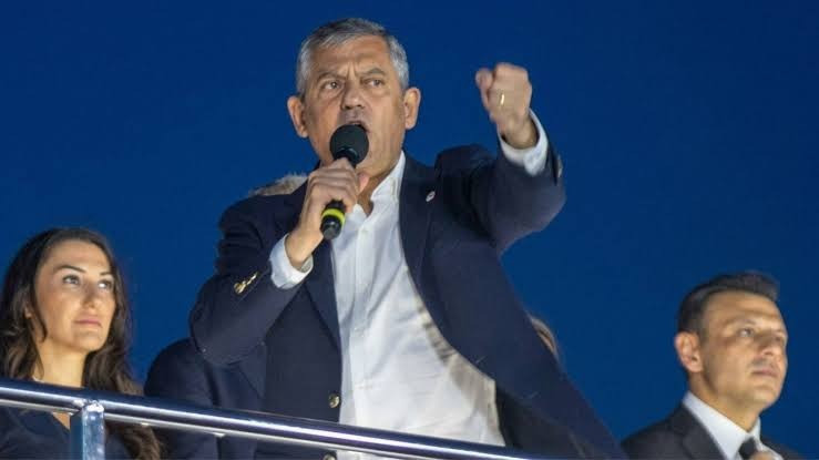 Halk TV önünde kayyum protestosu: Özgür Özel vatandaşlara seslendi - Resim : 3