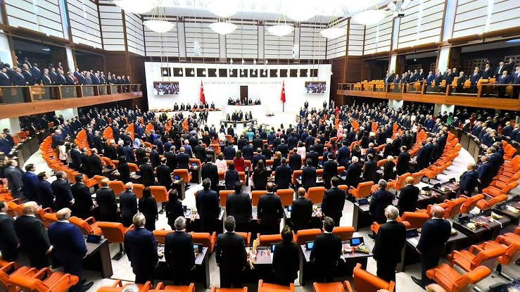 Fon kanunu Meclis’ten geçti: 250 bin kişi hak kaybına uğradı - Resim : 1