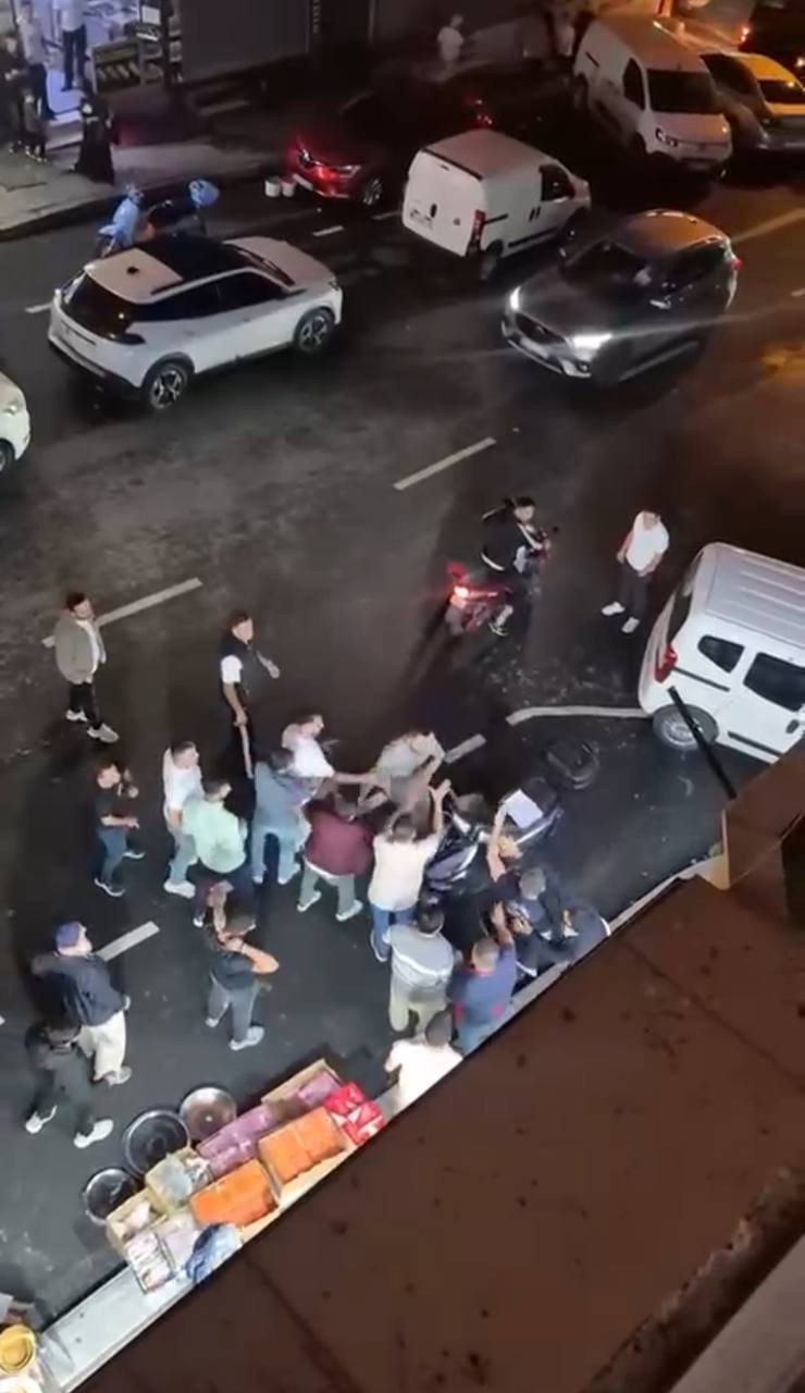 Zabıta esnaf arasında tekmeli yumruklu kavga: Polis devreye girdi - Resim : 3