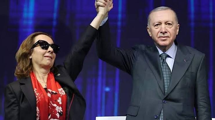 Beştepe'de anayasa kulisi: Erdoğan'a ömür boyu başkanlık şartıyla parlamenter sistem teklifi - Resim : 1
