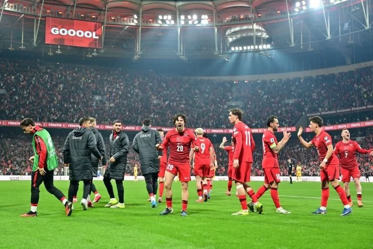 Montella tarihi maç öncesi neşteri vurdu: 3 futbolcuyu kulübeye çekti - Resim: 1