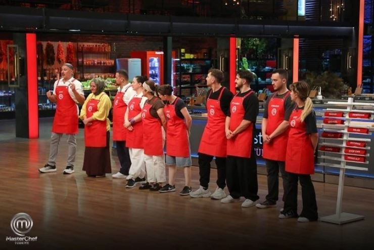 MasterChef'te sezonun ilk kaptanlık oyunu: Mavi ve Kırmızı Takım kadroları belli oldu - Resim: 11