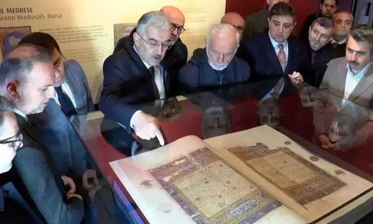 Yıldırım Bayezid'e hediye edilen 700 Yıllık Berkuk Kur'an-ı Kerim Bursa'da sergileniyor - Resim : 3