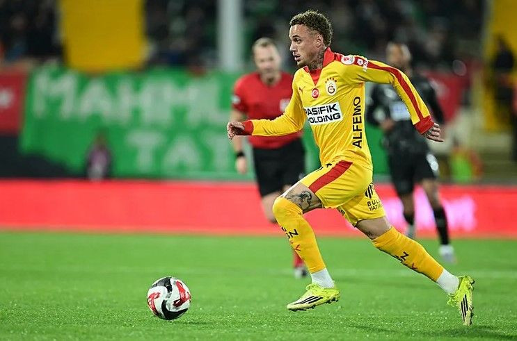 Cimbom rekor üstüne rekor kırıyor: Taraftarlar mağazalara akın etti - Resim: 5