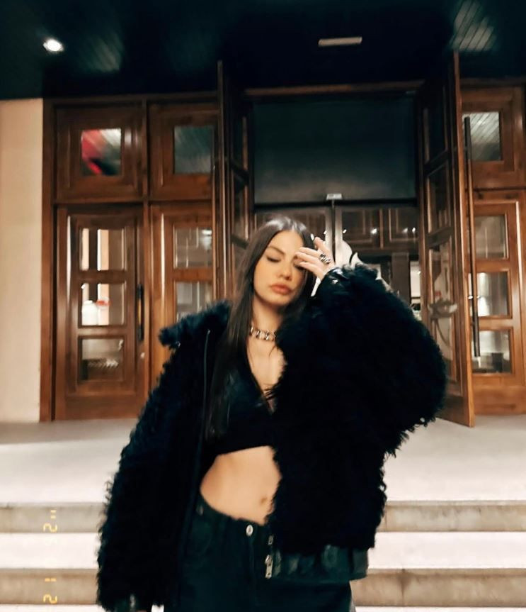 Eşref Rüya’nın yıldızı Dubai’de: Demet Özdemir’den göz kamaştıran kareler - Resim: 5