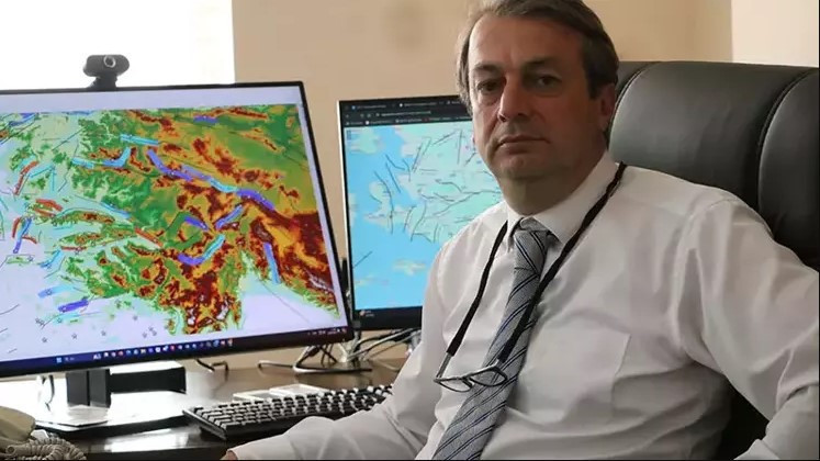 Deprem uzmanı adres vererek uyardı: Bir anda kırılabilir - Resim : 1