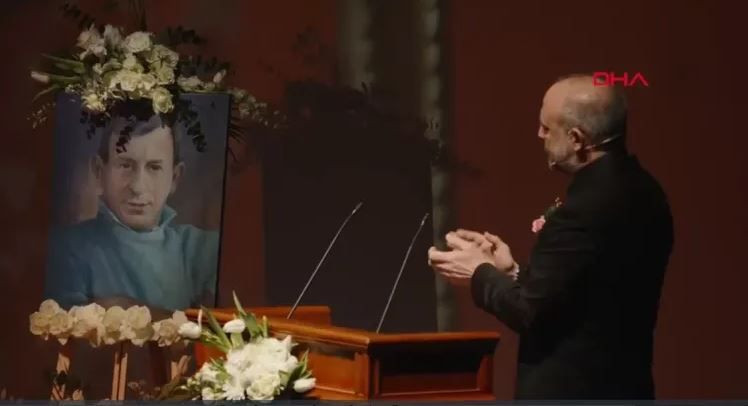 Türk tiyatrosu duayenine gözyaşlı veda: 72 yıllık efsane Haldun Dormen sonsuzluğa uğurlanıyor… Vasiyeti yerine getirildi - Resim: 4