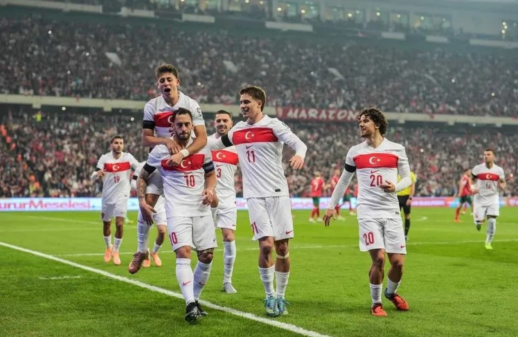 Romanya maçı öncesi müjde: 3 yıldız tam kadro idmana çıktı - Resim : 1