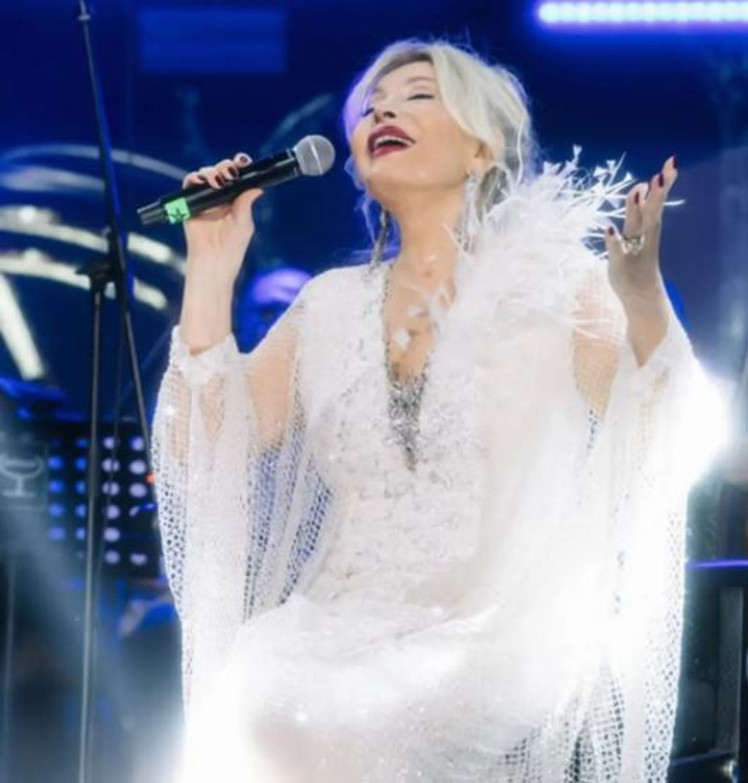 Emel Sayın hayranlarını endişelendirdi: İki büyük konserini iptal etti - Resim : 3