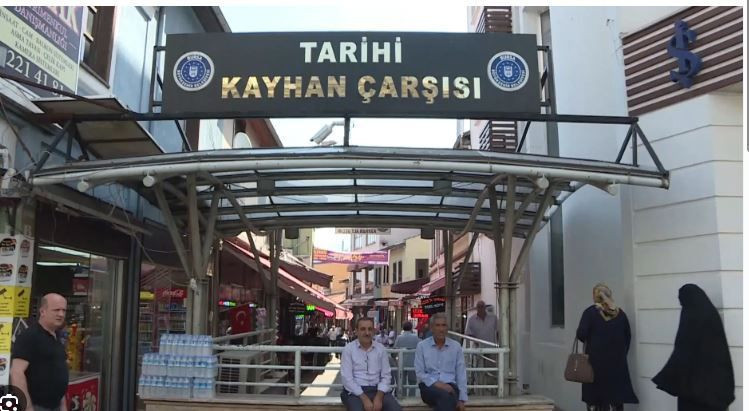 Tarihi çarşıdan yükselen dumanlar kenti kapladı: Yangın saniyeler içinde bitişik 4 dükkan sirayet etti - Resim: 8
