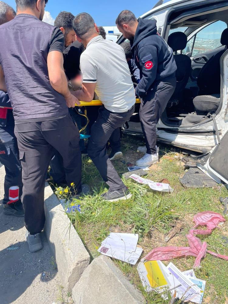 Van’da otomobiller çarpıştı: 4 ölü, 2 yaralı - Resim : 2