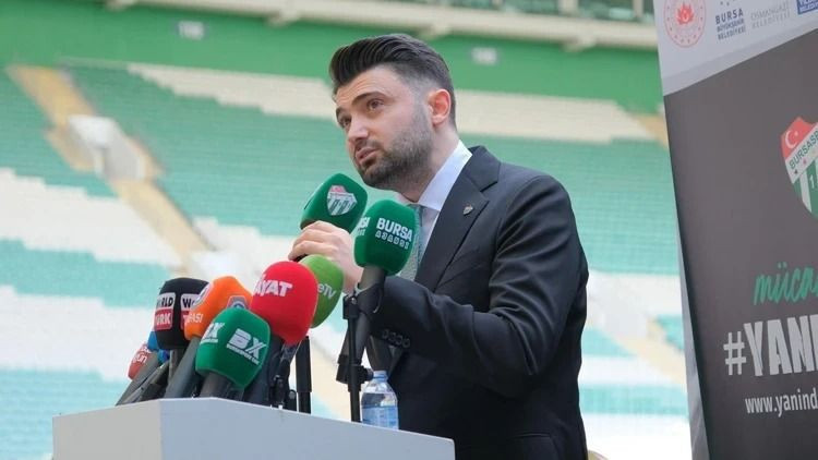 Ne yaptın sen Enes Çelik? Bursaspor'da Giroud ve Tavares ile transfer görüşmesi - Resim: 2