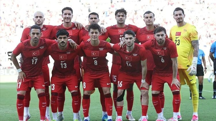 Tüm dünya Türkiye'yi konuşuyor: 3 milli futbolcuyu öne çıkardılar - Resim: 5