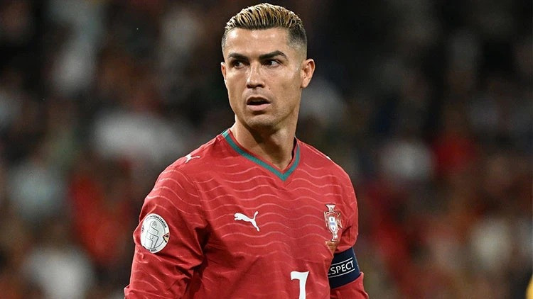 Portekiz'de Ronaldo'dan sonra 7 numara el değiştirdi: Yeni sahibi belli oldu - Resim : 1