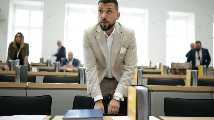 Almanya siyasetinde deprem: Yılların "Güvenlik Duvarı" nasıl yıkıldı? - Resim : 1