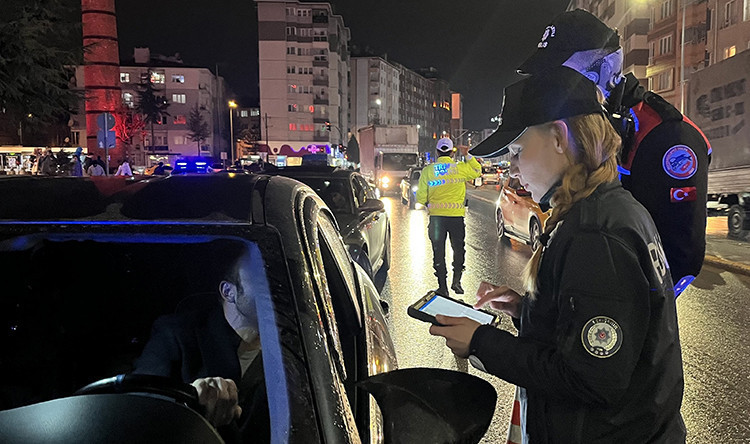 Şehit ve Gazi babaların kızları polis oldu - Resim : 4