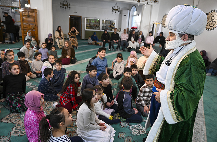 Geleneksel Türk kültürü Berlin camilerinde yaşatılıyor - Resim : 2