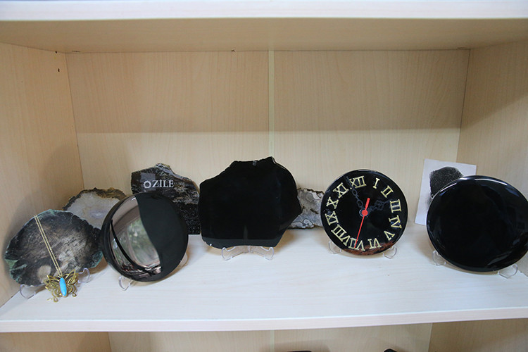 Siyah Obsidyenin büyüsü: Kursiyer ürünleri kapış kapış gidiyor... 43 ilde Zile imzası - Resim : 2