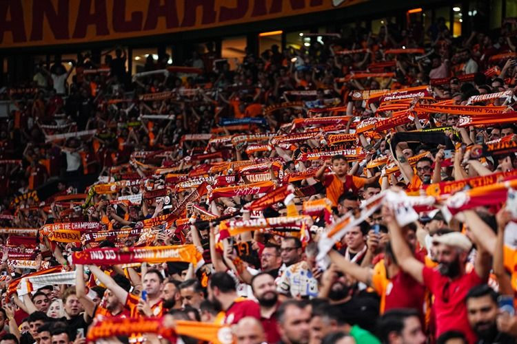 Galatasaray'dan savunmaya dev hamle: Avrupa devleriyle yarışa girdi - Resim: 1