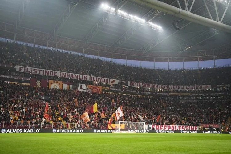 Galatasaray hoparlörden ıslık sesi mi veriyor? UEFA'nın kuralı ortaya çıktı - Resim : 1