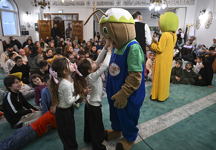 Geleneksel Türk kültürü Berlin camilerinde yaşatılıyor - Resim : 1