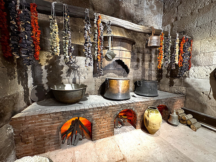 800 yıllık miras plato oldu: Sultanhanı Kervansarayı film setine dönüştü - Resim : 1