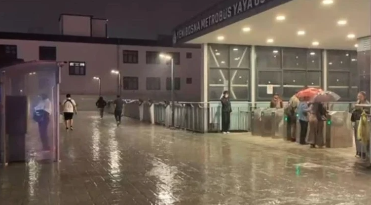 AKOM duyurdu: İstanbul’da sağanak ve fırtına hazırlığı - Resim: 1