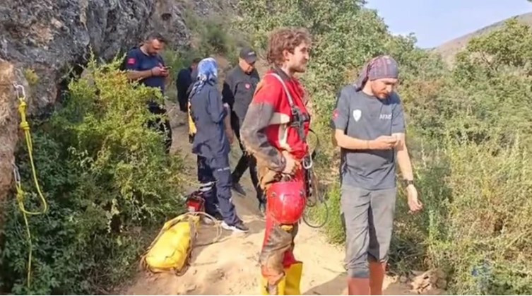 Define hayali faciaya dönüştü: Cenazesi 4 gündür çıkarılamıyor - Resim : 1