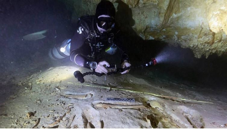 Su altında gizlenen tarih: Sekiz bin yıllık insan kalıntıları bulundu - Resim : 3