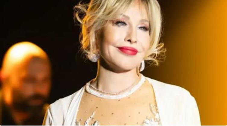 Emel Sayın hayranlarını endişelendirdi: İki büyük konserini iptal etti - Resim : 1