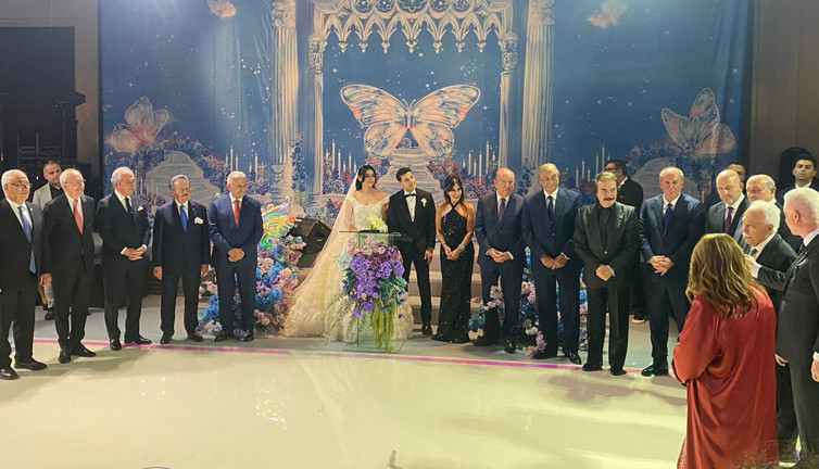 Ankara, Çırağan’daki düğünü konuşuyor! Listeyi gören bir daha dönüp bakıyor... Sokağa çıkamaz demişti, nikah şahidi oldu