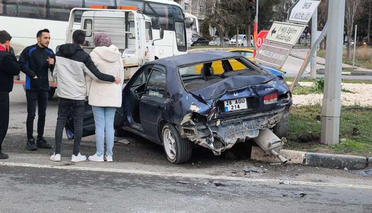 Kütahya-Afyon yolunda korku dolu anlar! Yolcu otobüsü faciadan döndü: 4 yaralı