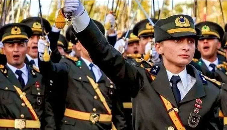 Ebru Teğmen'e ünlü iş insanı sahip çıktı: İşte yeni mesleği