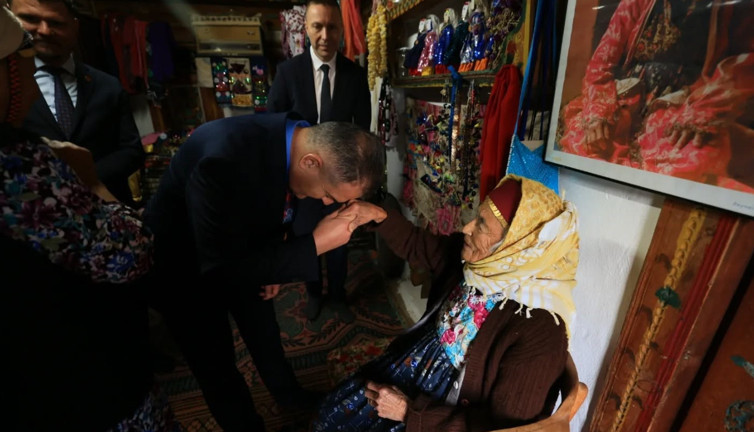 90 yaşındaki Fatmana'nın hayali gerçek oldu: Vali kapısını çaldı!