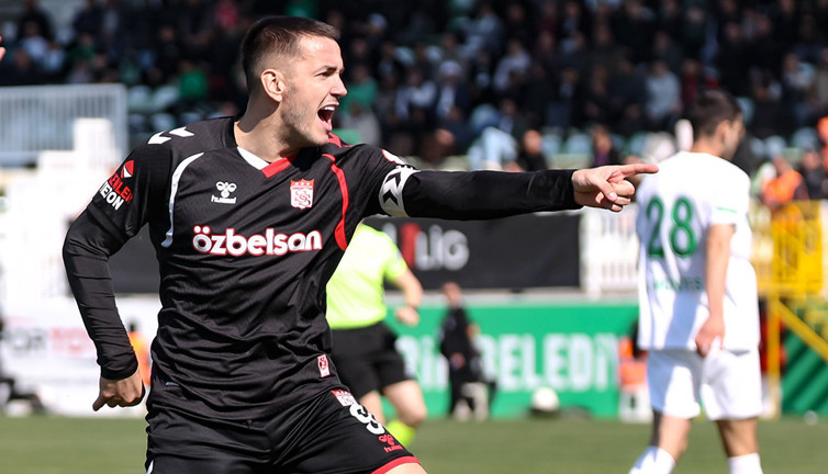 Sivasspor Rey Manaj’ın golüyle Serikspor’u mağlup etti