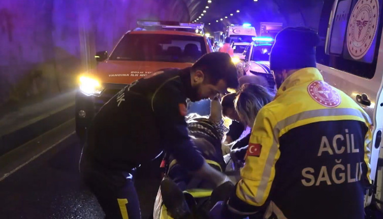 Boru yüklü TIR otomobili biçti: Bolu Dağı Tüneli’nde can pazarı