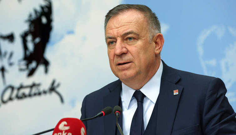 Gökan Zeybek gözaltına alınan Ümit Erkol'a destek