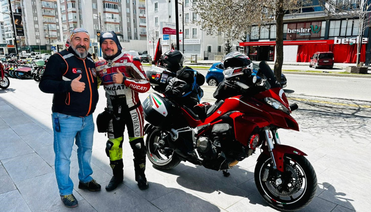 Motosikletle Umre: Avrupa’dan kutsal topraklara uzanan yolculuk