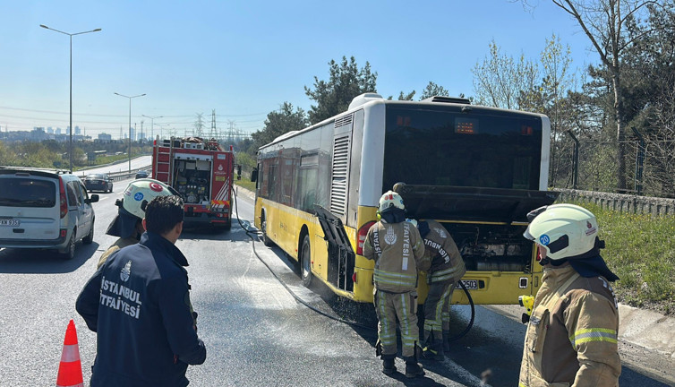 Eyüpsultan'da İETT otobüsünde korkutan yangın
