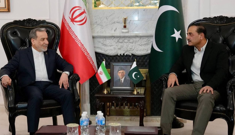 İran Dışişleri Bakanı Arakçi, Pakistan Genelkurmay Başkanı Munir ile görüştü
